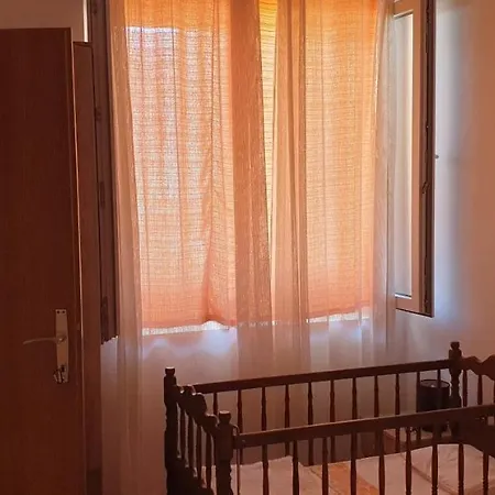 Pharia Daire Jelsa (Hvar)